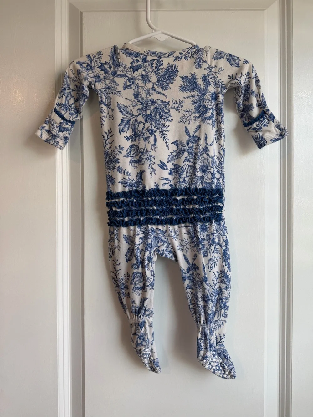 Ruffle Butts Girls Winter Bliss Toile Zippered Footie Blue White Size 0-3 Months